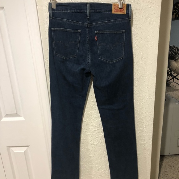 Levi’s slimming straight women’s jeans size 30W 32L. - Picture 3 of 7